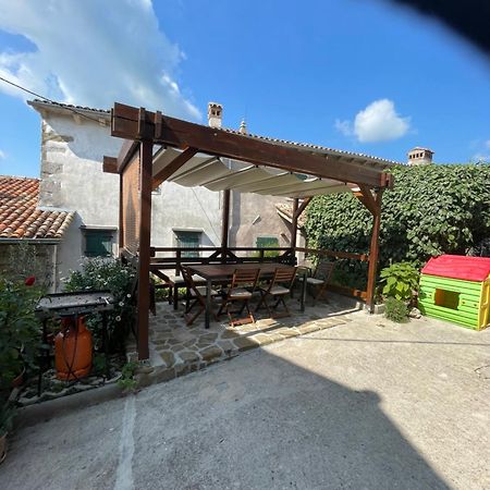 Ferienwohnung Adorma Hum Exterior foto