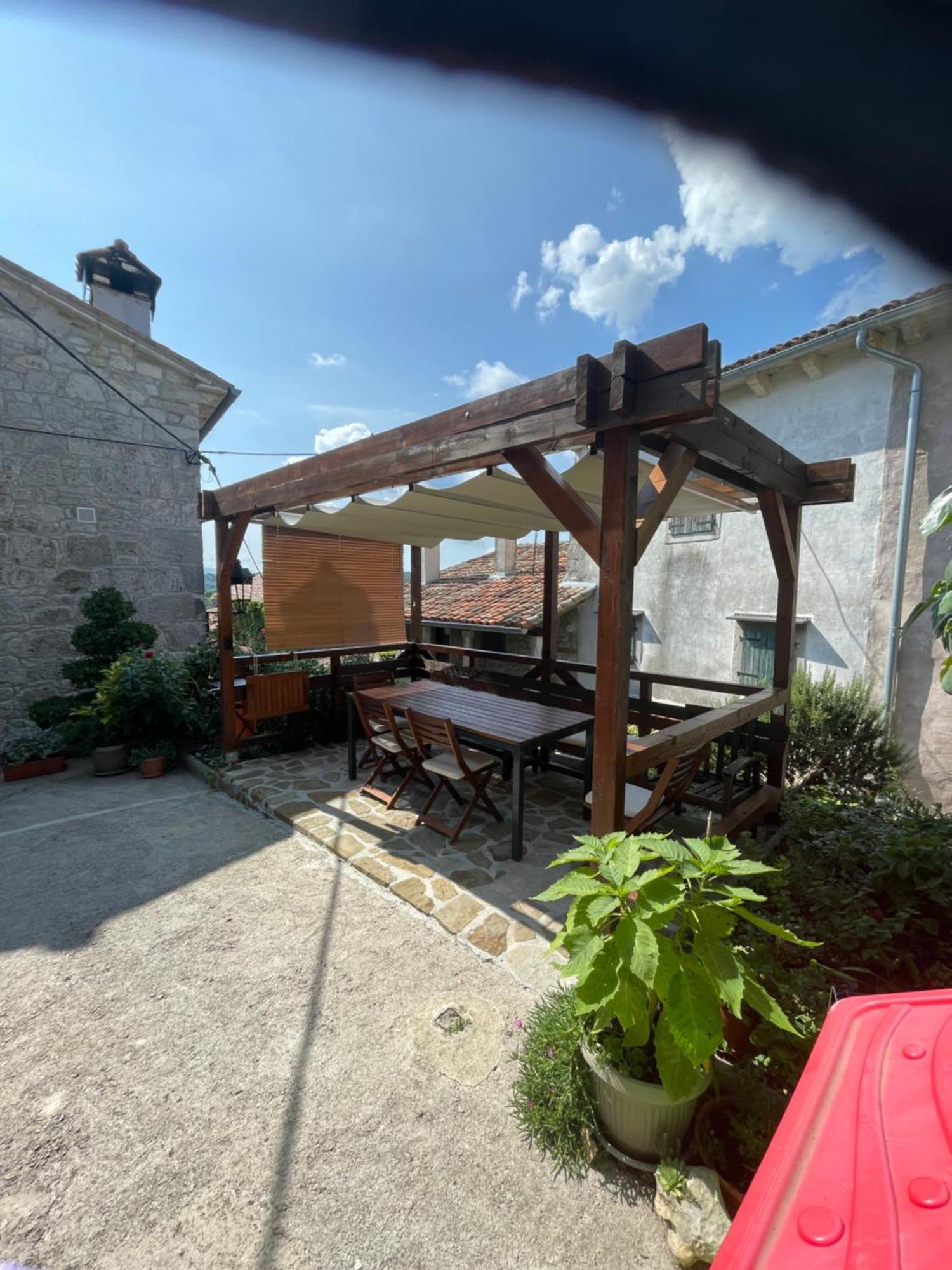 Ferienwohnung Adorma Hum Exterior foto