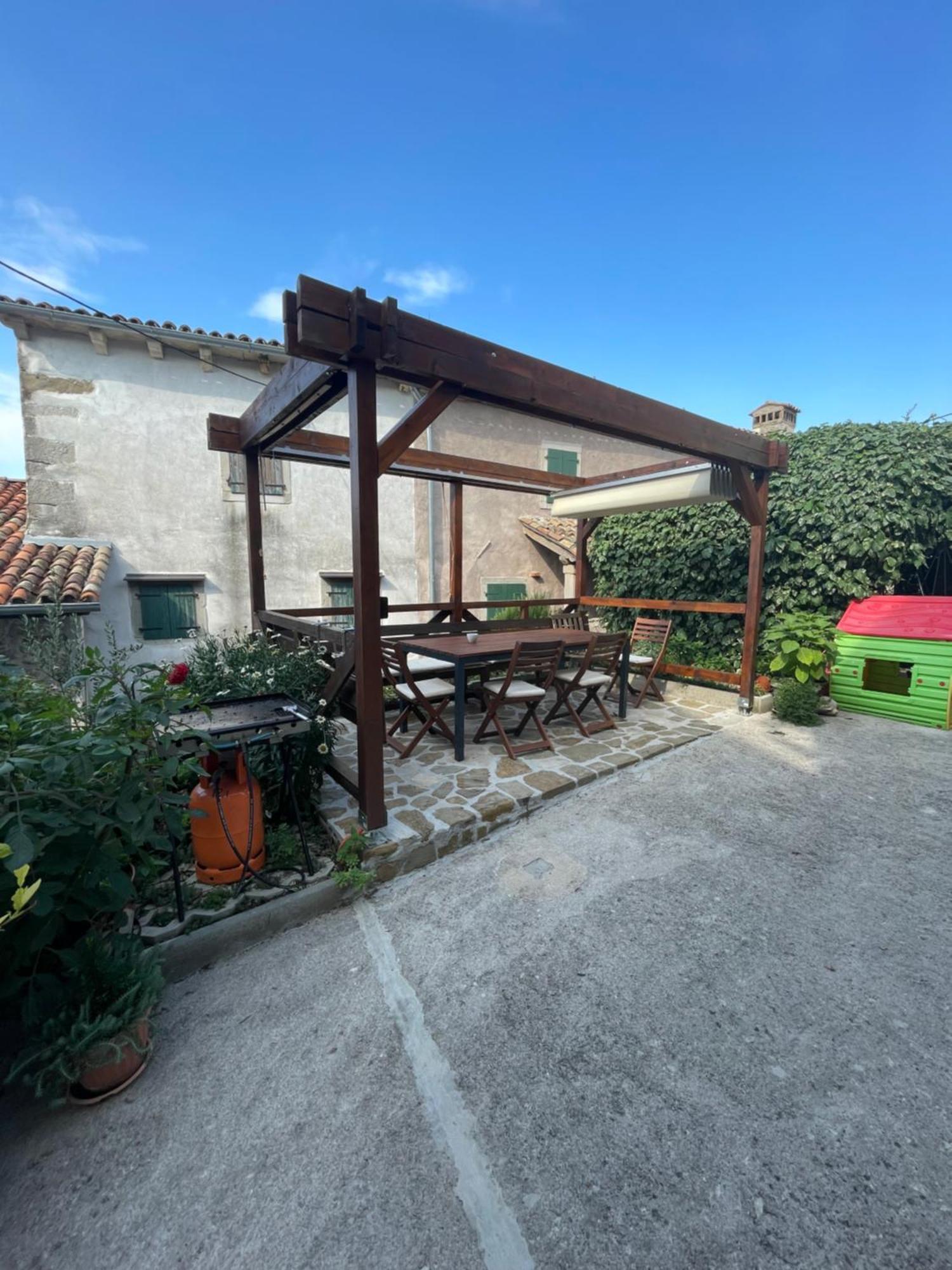 Ferienwohnung Adorma Hum Exterior foto