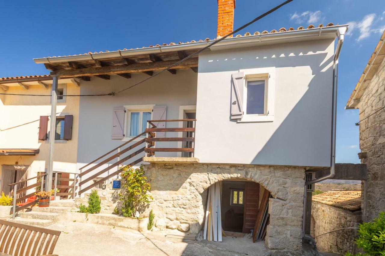 Ferienwohnung Adorma Hum Exterior foto