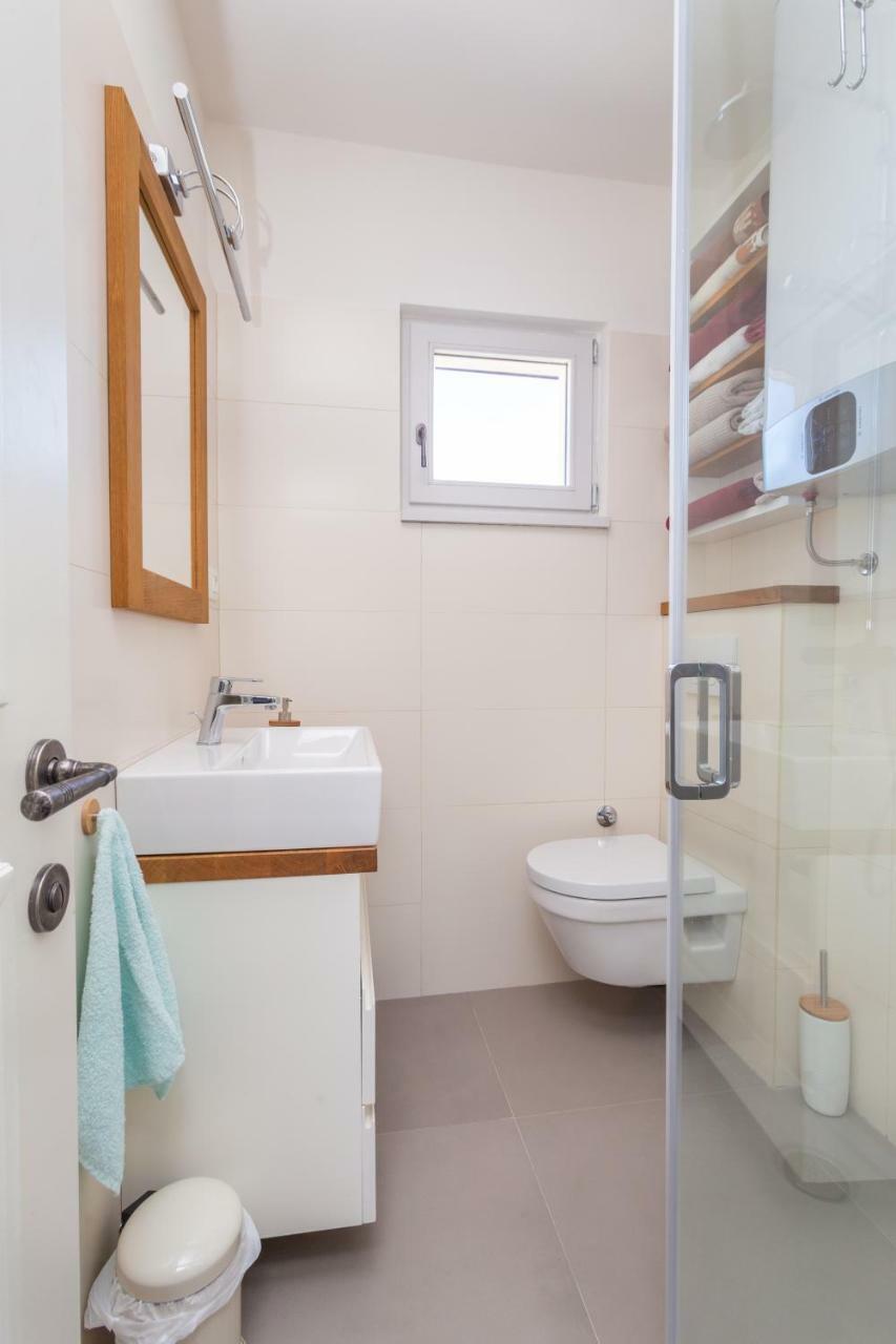 Ferienwohnung Adorma Hum Exterior foto